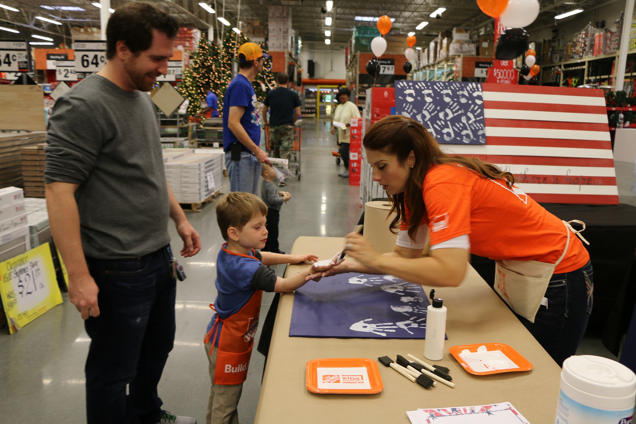 Family crafting at THD 