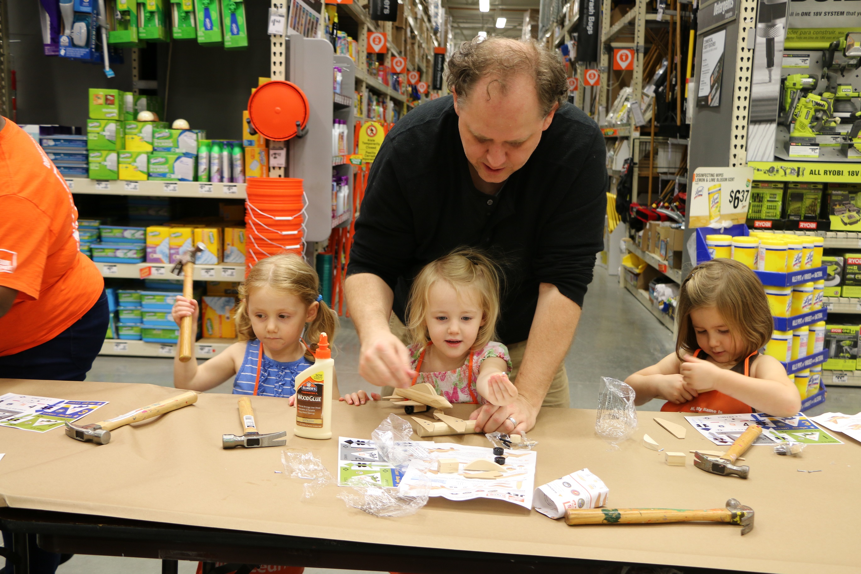 The Home Depot | NEWSROOM IMAGE_Veterans Kids Workshop_11.23.15