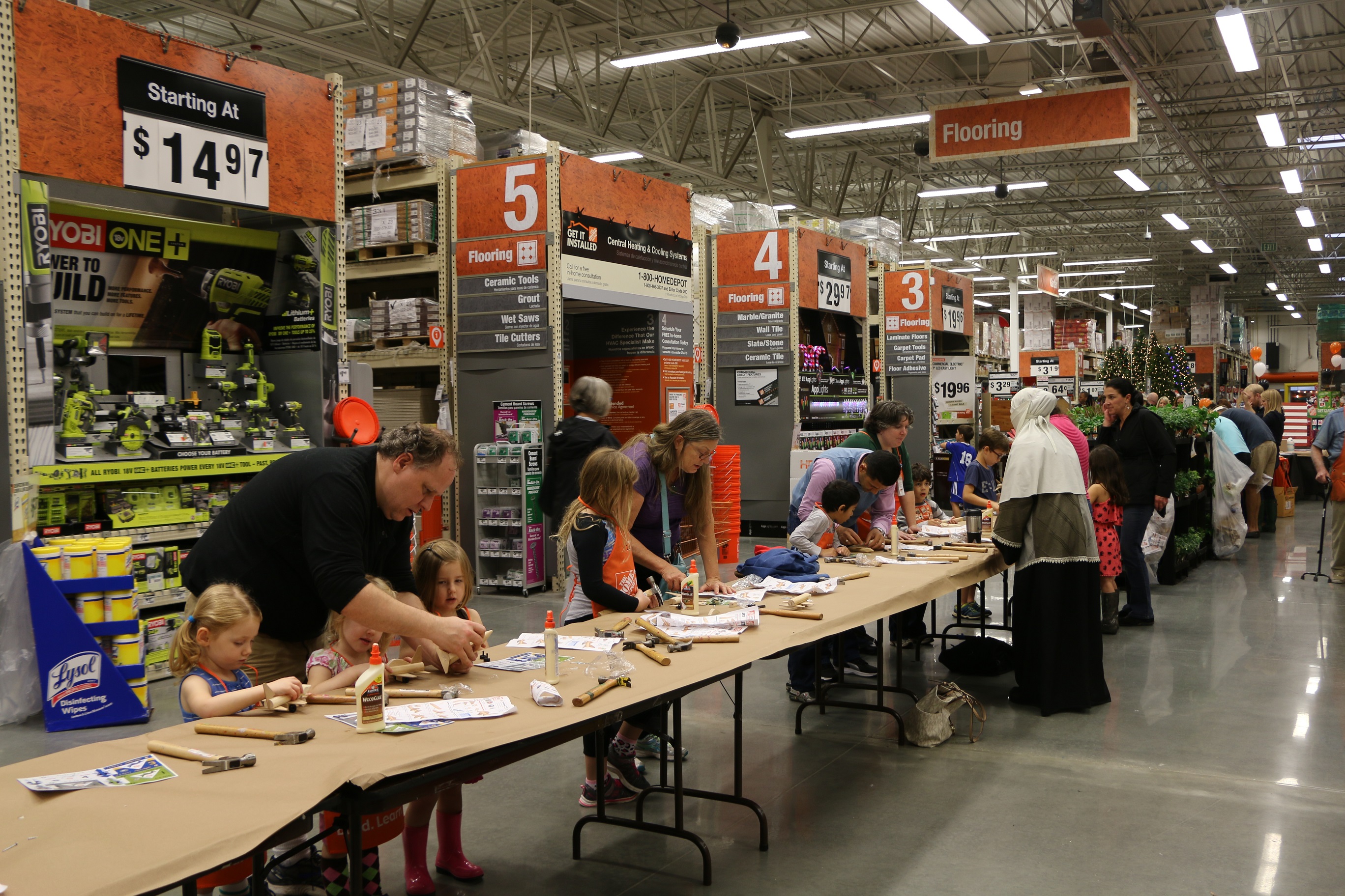 NEWSROOM IMAGE_Veterans Kids The Home Depot