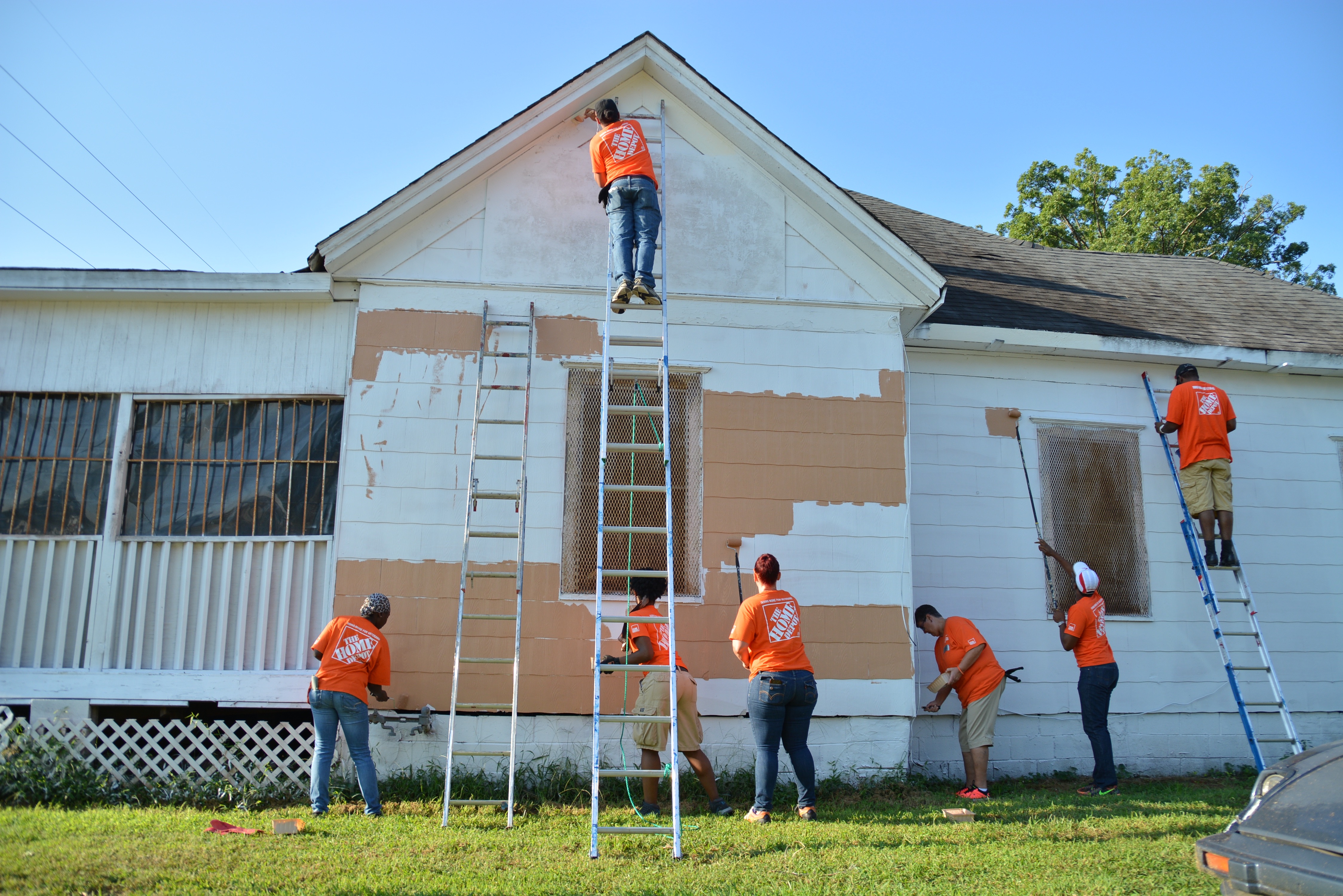 Team Depot volunteers paint house